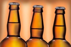 Fotografía artística de detalles trío botellas ámbar